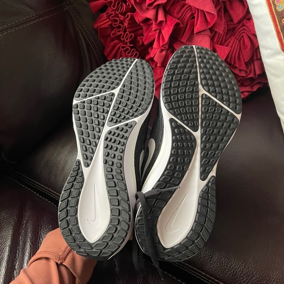 New without box Nike Zoomx running shoes size woman 7.5 - Picture 3 of 13